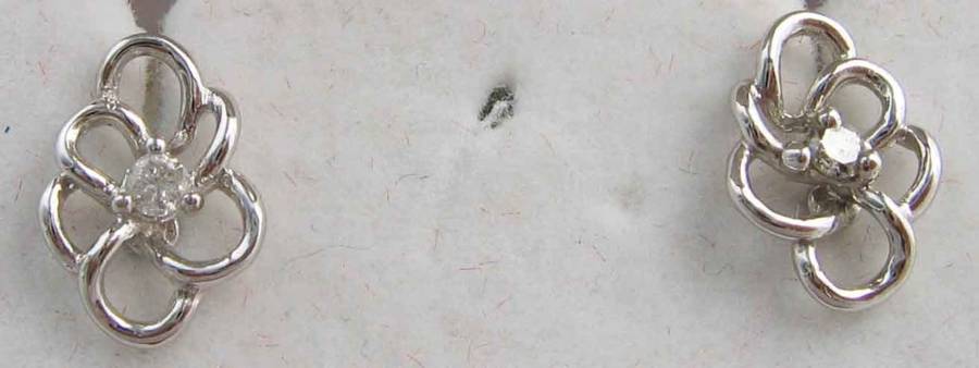 18 ct White Gold and Genuine Diamonds Earrings