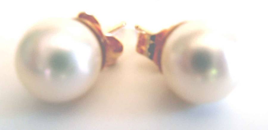FINEST PAIR OF 14K SOLID GOLD AND CULTURED PEARLS EARRINGS .