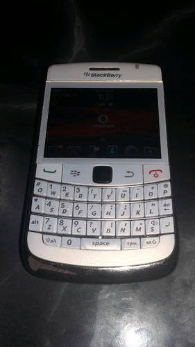 Blackberry 9700 bold - Use Bis & Save on high Data Cost - Grab it