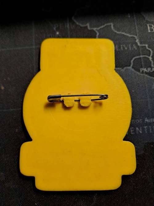 VINTAGE TREK PETROL KIDS KLUB BADGE - AFRIKAANS AND ENGLISH WORDING -VERY RARE