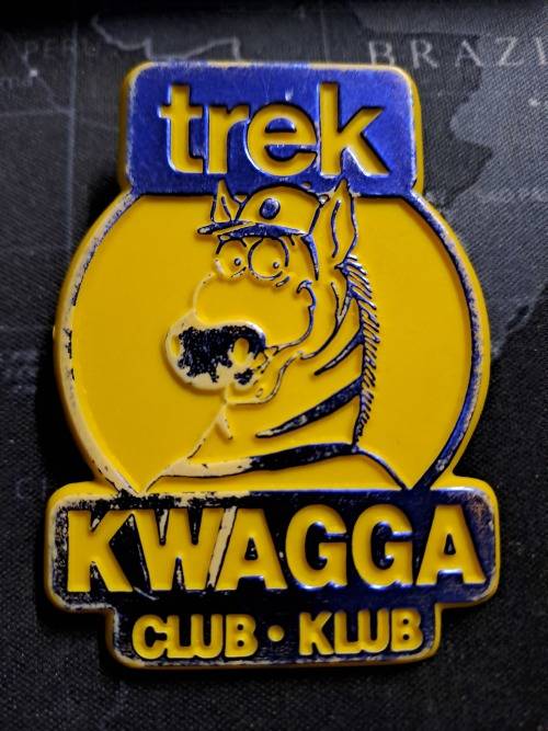 VINTAGE TREK PETROL KIDS KLUB BADGE - AFRIKAANS AND ENGLISH WORDING -VERY RARE