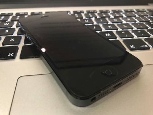 Apple iPhone 5 16GB Space Gray - Nearly looks new!