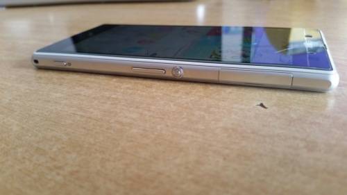 Sony Xperia Z1 8GB (Cracked Screen)
