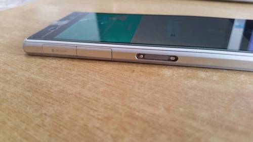 Sony Xperia Z1 8GB (Cracked Screen)