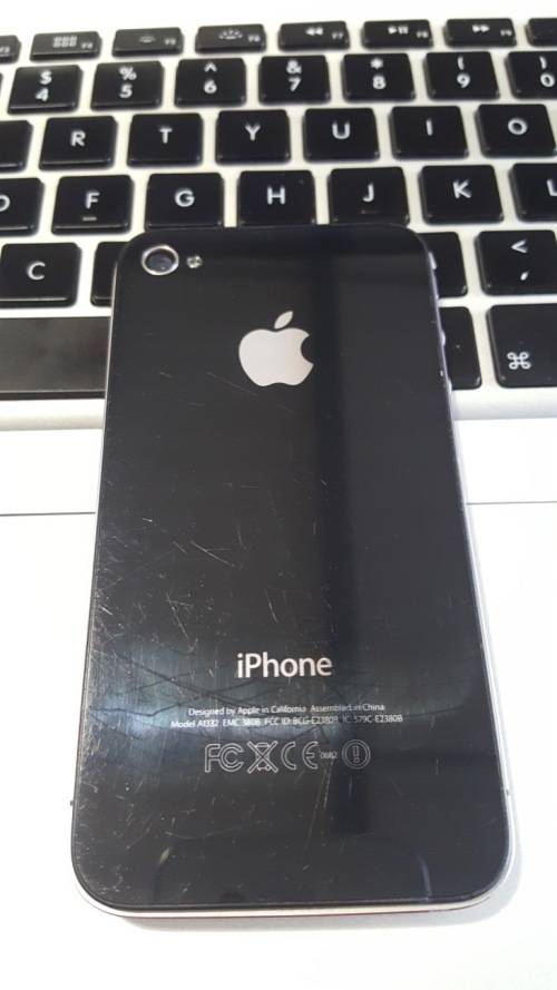 Golden Oldie - Apple iPhone 4 16gb Black (free cover + 6 Month Warranty)