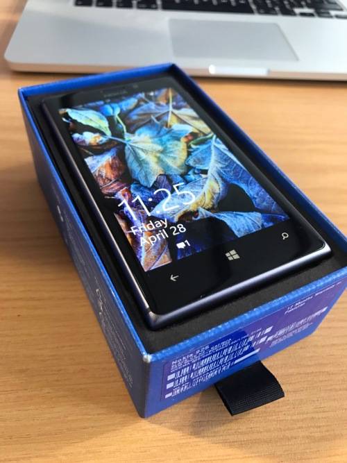 Nokia Lumia 925 (No Signal)