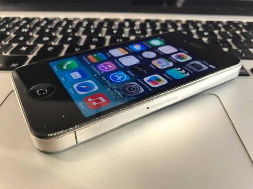 iPhone 4 32GB Black - Golden Oldie