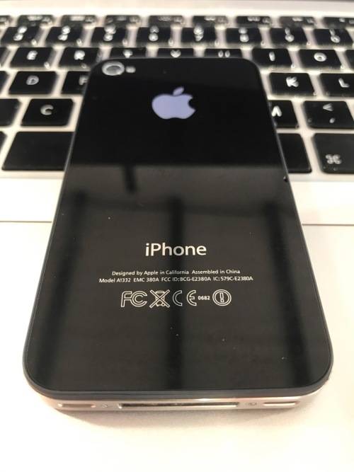 iPhone 4 32GB Black - Golden Oldie