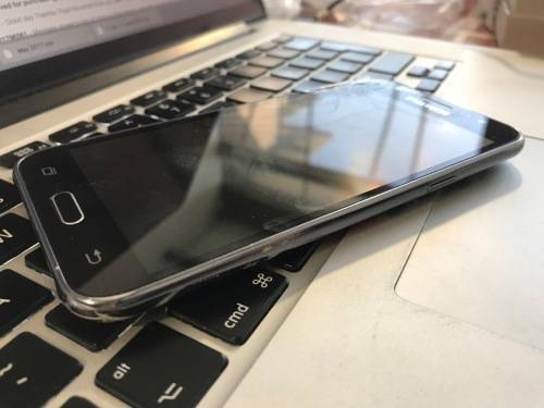 Samsung J5 8GB Black (Needs new screen)