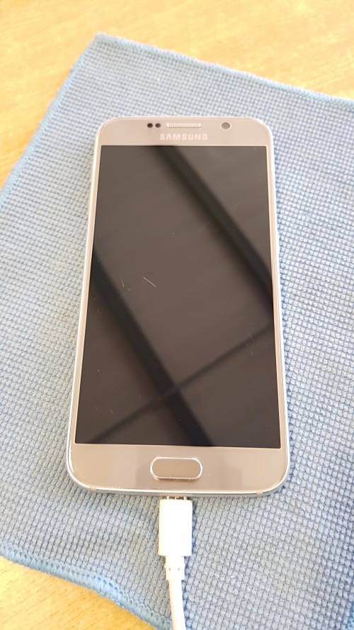 Samsung Galaxy S6 Gold (Broken LCD - Good Frame and Casing)