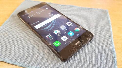 Huawei P9 Lite Black 16GB {screen glass cracked}