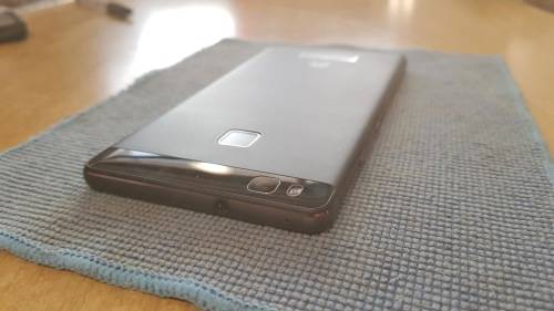 Huawei P9 Lite Black 16GB {screen glass cracked}