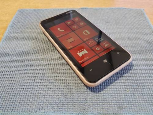 Nokia Lumia 620 8GB Cream White (Cracked Glass)