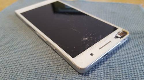 Huawei P6 White 8GB {Screen Glass Cracked}