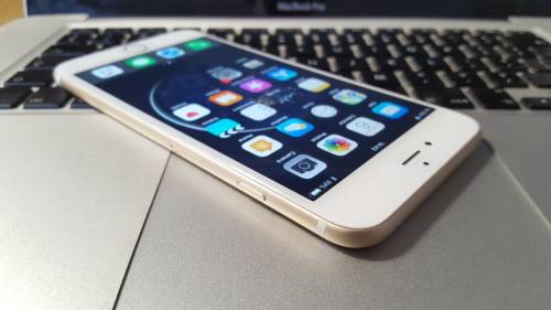 iPhone 6s Plus 16GB Gold {9/10} (6 Month Warranty)