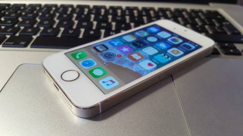 iPhone 5s 16GB Gold {9/10} (6 Month Warranty)