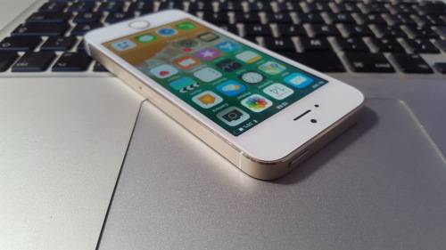 iPhone 5s 16GB Gold {9/10} (6 Month Warranty)