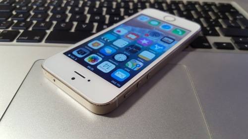 iPhone 5s 16GB Gold {9/10} (6 Month Warranty)