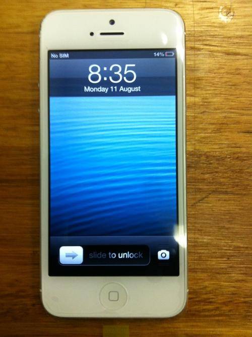 *Stunning* White iPhone 5 64GB - White - Free shipping!
