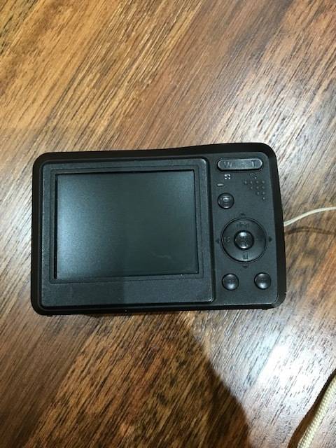 COMPACT DIGITAL CAMERA - TESTED and WORKING