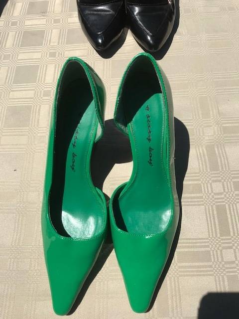 6 PAIRS OF USED LADIES SIZE 4 SHOES - GOOD CONDITION - DISCREET LISTING - LOT 4