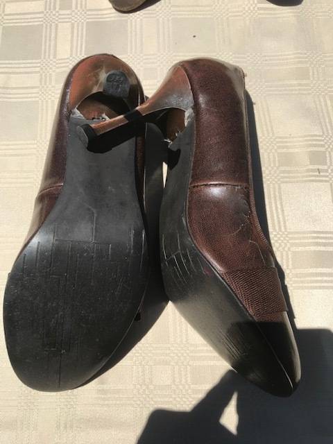 6 PAIRS OF USED LADIES SIZE 4 SHOES - GOOD CONDITION - DISCREET LISTING - LOT 4