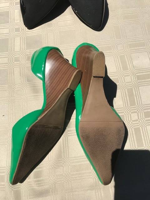 6 PAIRS OF USED LADIES SIZE 4 SHOES - GOOD CONDITION - DISCREET LISTING - LOT 4