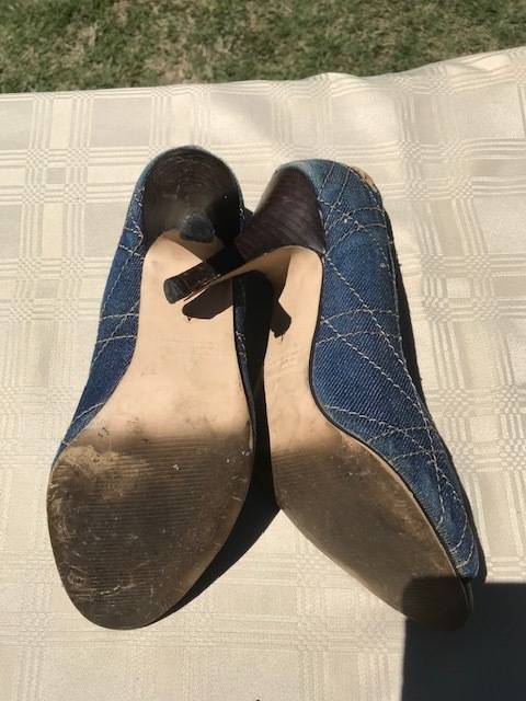 6 PAIRS OF USED LADIES SIZE 4 SHOES - GOOD CONDITION - DISCREET LISTING - LOT 4