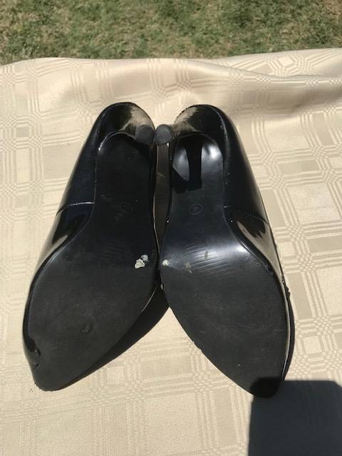 6 PAIRS OF USED LADIES SIZE 4 SHOES - GOOD CONDITION - DISCREET LISTING - LOT 4