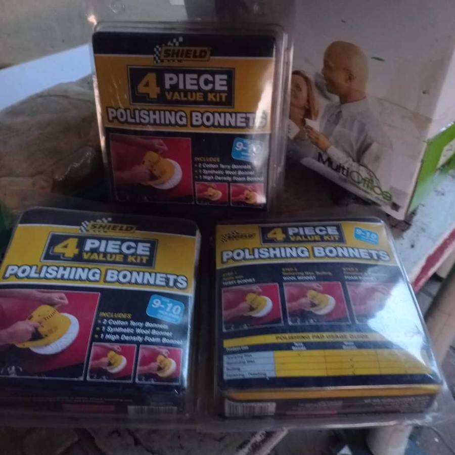 3X OSCILATING POLISHERS WITH A 4 PIECE VALUE PACK INCLUDED WITH EACH, R550 EACH