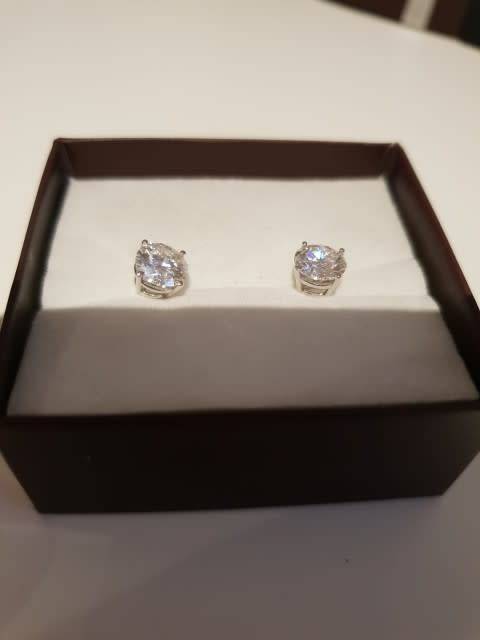 1.00 Carats natural diamond earrings. Stud type 14k Solid White Gold Studs. Colour H Clarity VS2