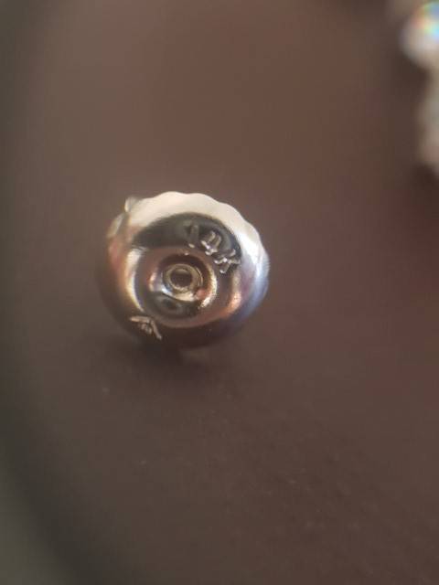 1.00 Carats natural diamond earrings. Stud type 14k Solid White Gold Studs. Colour H Clarity VS2