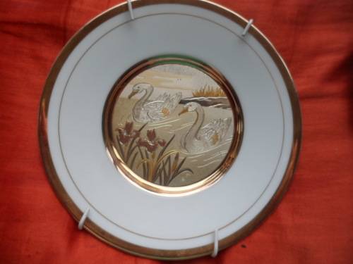 LOVELY CHOKIN SWAN PLATE. 24K GOLD EDGED