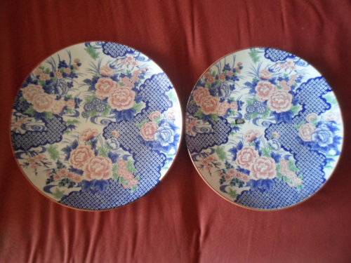 2 LARGE MATCHING IMARI PLATES