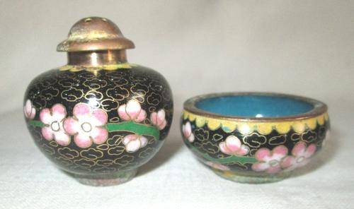 Vintage pair of Peach Blossom Cloisonne Salts from Blisful