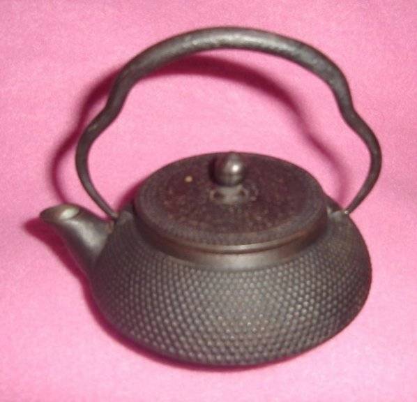1900 "s ERA BACHELOR CAST IRON TEA POT - USA from BLISFUL