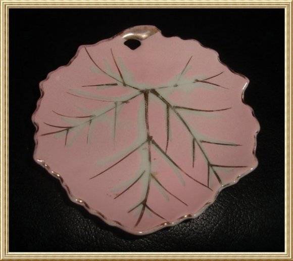 LEAF SHAPE PORECLAIN WALL PLAQUE from BLISFUL