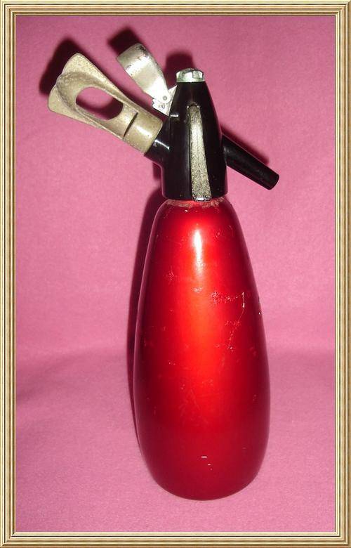 1960's RETRO RED ENGLISH SODA SYPHON from BLISFUL