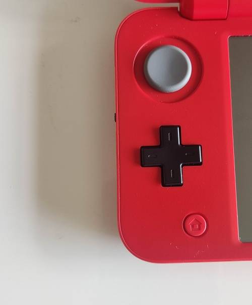 `New` Nintendo 2ds xl console Poké Ball Edition +box