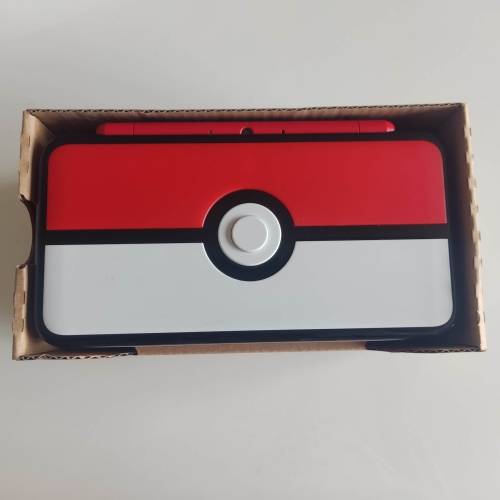 `New` Nintendo 2ds xl console Poké Ball Edition +box