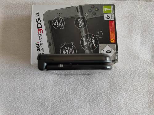 "New" Nintendo 3ds XL with original packaging, charger and stylus