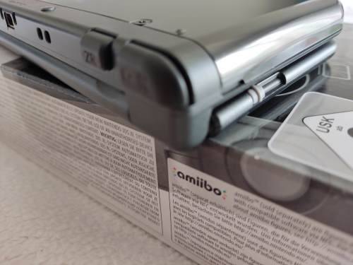 "New" Nintendo 3ds XL with original packaging, charger and stylus