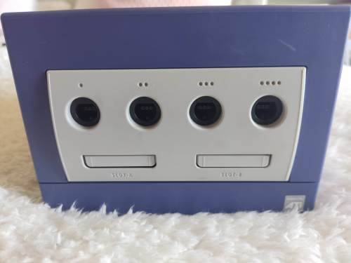GameCube Nintendo DE 11990162 with cables, controller and memory card
