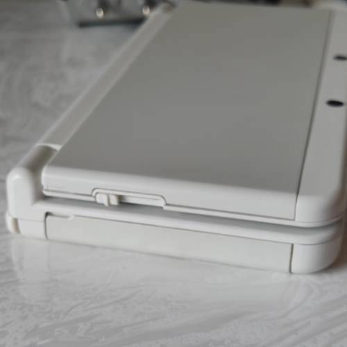 `New` Nintendo 3ds console +charger and stylus