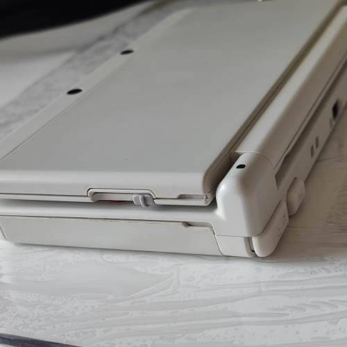 `New` Nintendo 3ds console +charger and stylus
