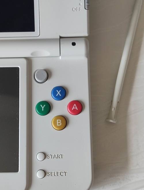 `New` Nintendo 3ds console +charger and stylus