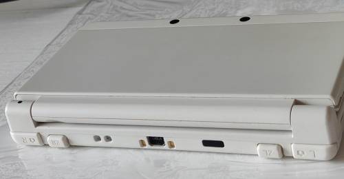 `New` Nintendo 3ds console +charger and stylus