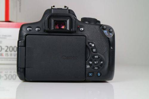 CANON EOS 750D DSLR Camera EF-s with 18-55mm IS Lens
