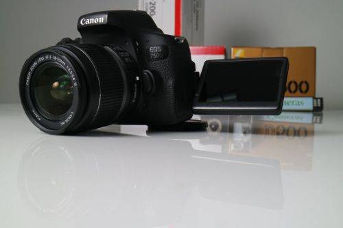 CANON EOS 750D DSLR Camera EF-s with 18-55mm IS Lens