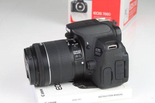Canon EOS 700D + EF-S 18-55mm 3.5-5.6 is STM Lens
